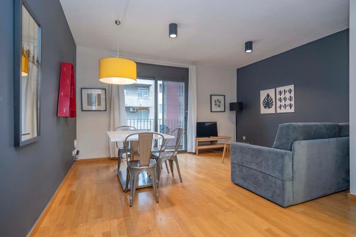 2 Bedroom Duplex Apartment With Balcony 4-3 Barcelona Bagian luar foto