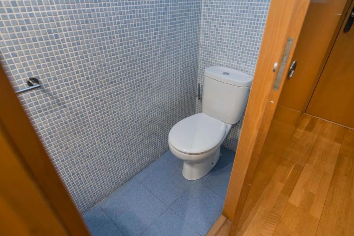 2 Bedroom Duplex Apartment With Balcony 4-3 Barcelona Bagian luar foto