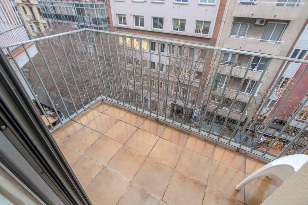 2 Bedroom Duplex Apartment With Balcony 4-3 Barcelona Bagian luar foto